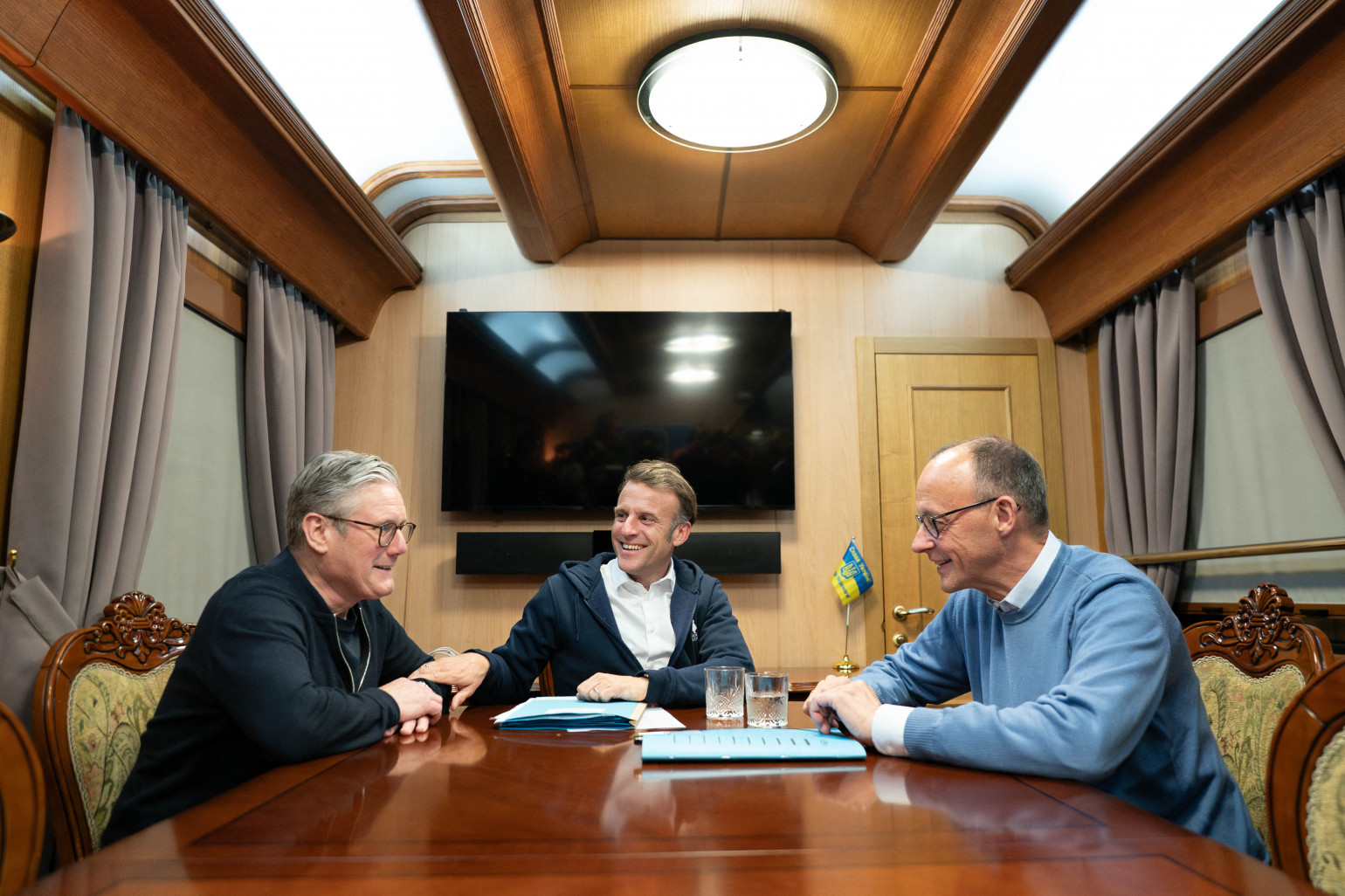 France : L’Élysée dément une rumeur sur un supposé sachet de drogue dans le train d’Emmanuel Macron